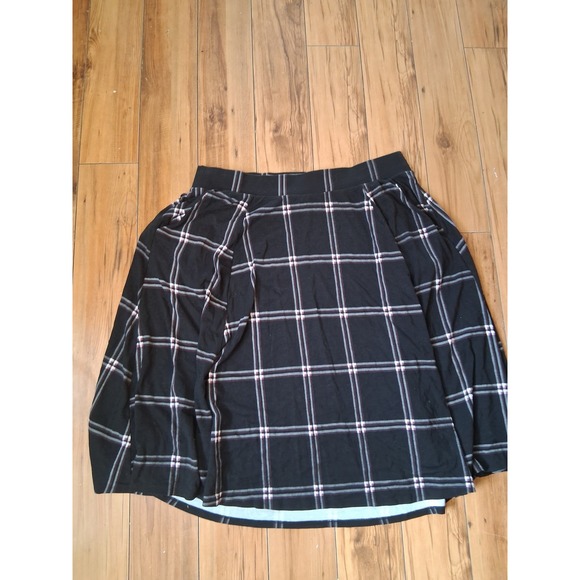 torrid Dresses & Skirts - Torrid Womens Plus Size 2 Black Pink Plaid Skater Skirt with Pockets Jersey Knit